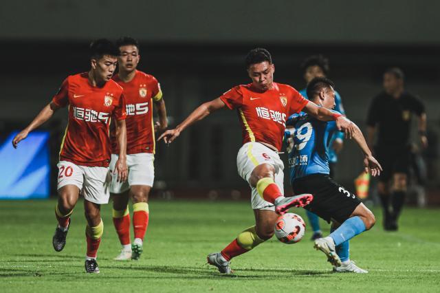 足球直播-【中超】李扬头球被吹刘世博神扑 10人广州0比0大连