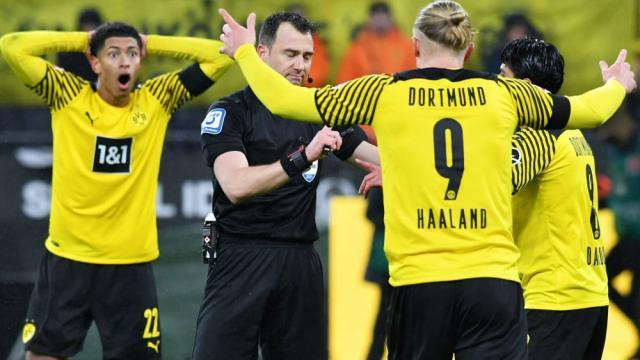 足球直播-谁是德国国家德比的胜负手：莱万、狐媚还是裁判？